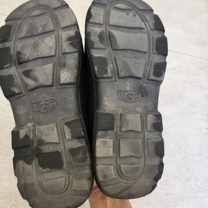 [SOLD OUT] 어그 뮬 블랙