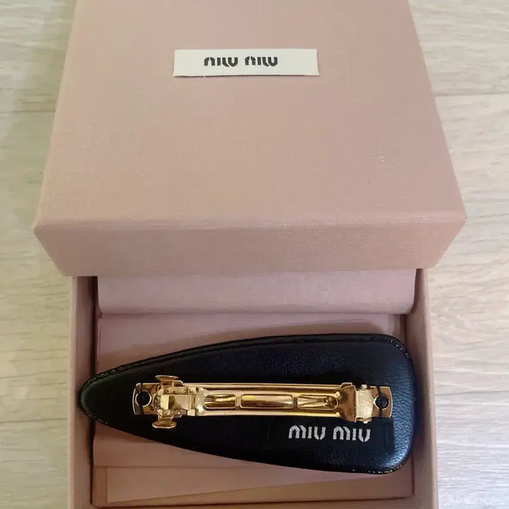 [BUNJANG] Miu Miu Logo Hairpin Black / 새상품 미우미우 헤어핀 블랙