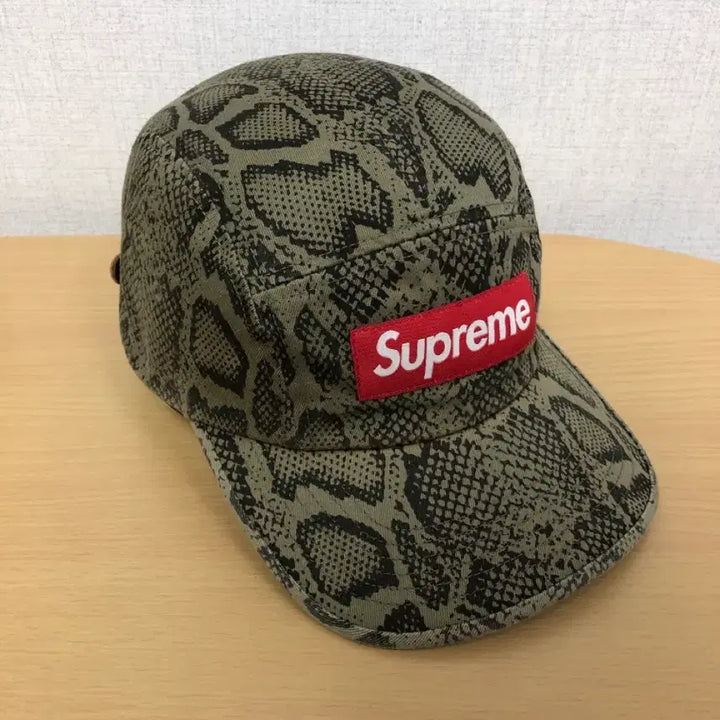 [SOLD OUT] 슈프림 24SS 워시드 치노 트윌 박스로고 캠프캡 스네이크