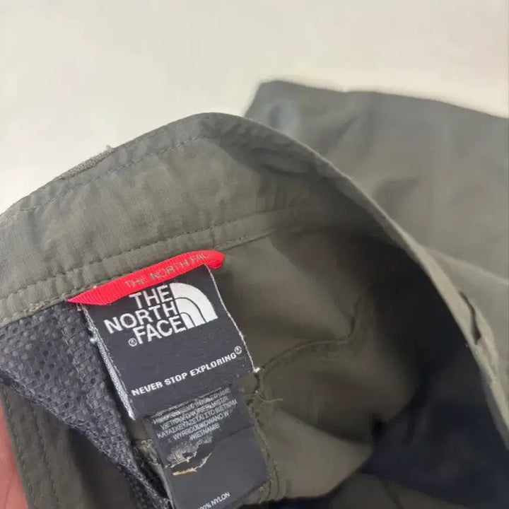 [BUNJANG] The North Face Khaki Woven Cargo Shorts 34 / 노스페이스 카키 우븐 카고 반바지 34