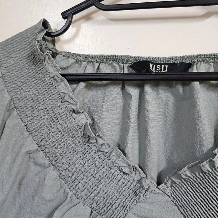 [BUNJANG] Viszt Nylon Blouse / 비지트 바스락나일론 블라우스
