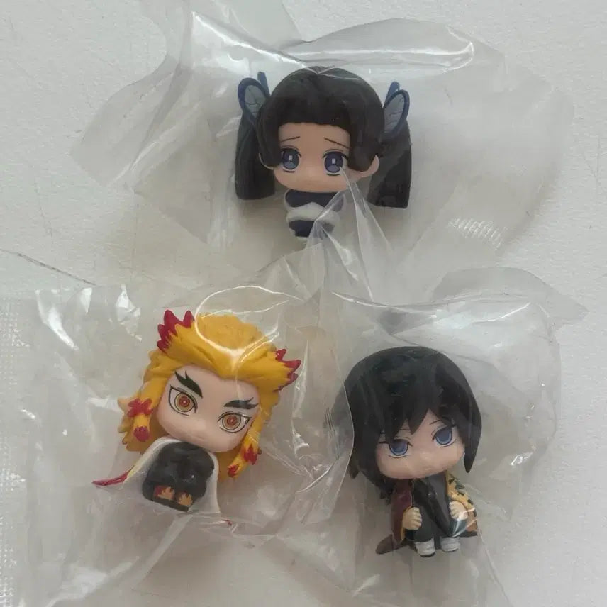 [BUNJANG] Demon Slayer Machiboke Giyu &amp; Rengoku Figurines / 귀멸의칼날 귀칼 마치보케 가챠 기유 렌고쿠 나오이
