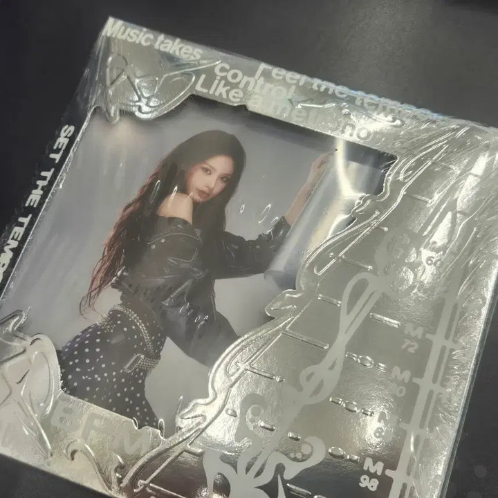 [BUNJANG] ITZY Set the Tempo Jimin Unsealed Photocard Album / 이즈나 set the tempo 지민 미개봉 포스트카드 앨범 판매합니다