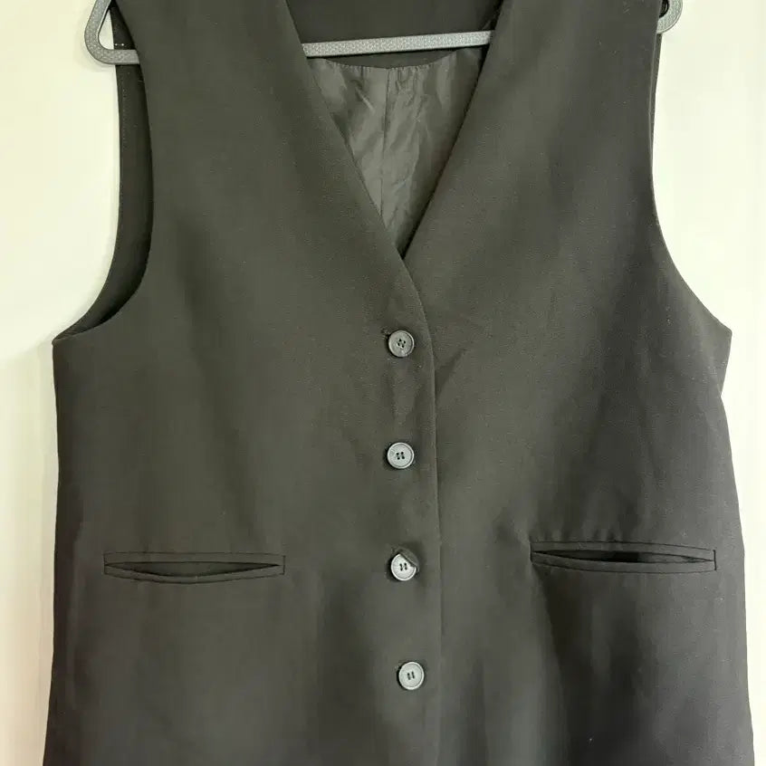 [BUNJANG] Black V-Neck Button Vest - New / V넥 버튼 조끼 새상품