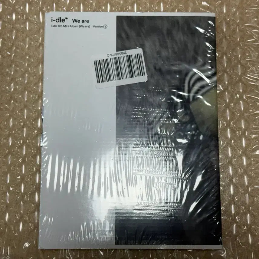 [BUNJANG] G)I-DLE WE ARE Photobook Album (Version I) / 아이들 we are 포토북 미개봉 앨범 unopened idle 굿띵