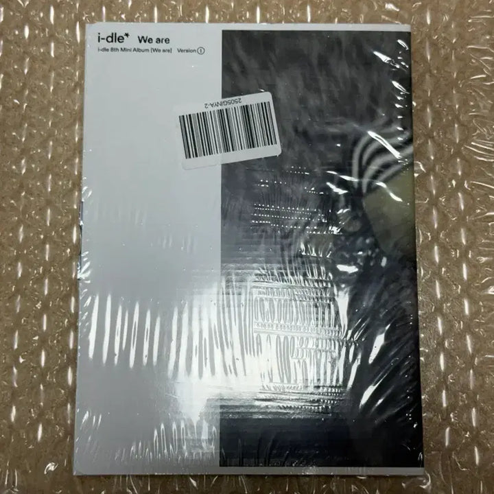 [BUNJANG] G)I-DLE WE ARE Photobook Album (Version I) / 아이들 we are 포토북 미개봉 앨범 unopened idle 굿띵