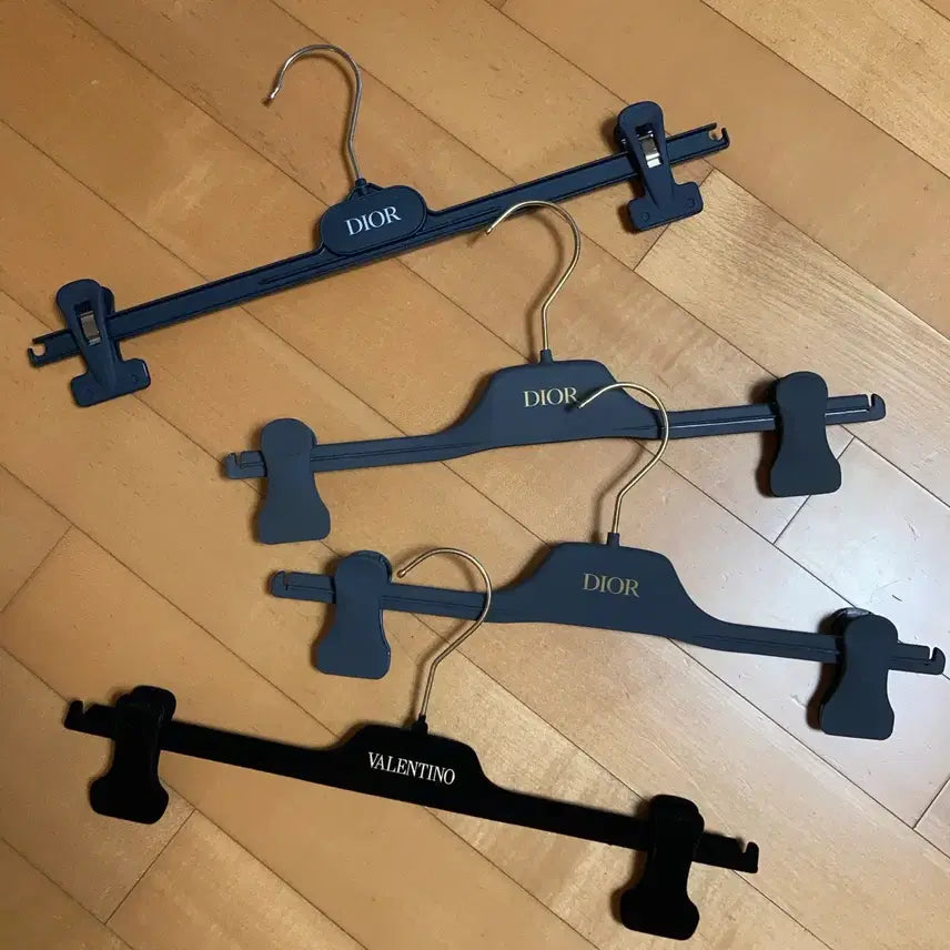 [BUNJANG] Dior Valentino Luxury Hanger Set with Clips / 디올옷걸이 발렌티노 옷걸이 명품옷걸이 집게 바지옷걸이