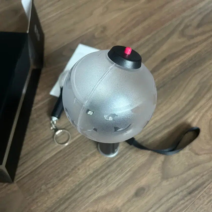 [BUNJANG] BTS Army Bomb + Army Bomb Light Keyring Bundle Set / BTS 응원봉 양도 삼미밤 / 삼미밤 응원봉 키링