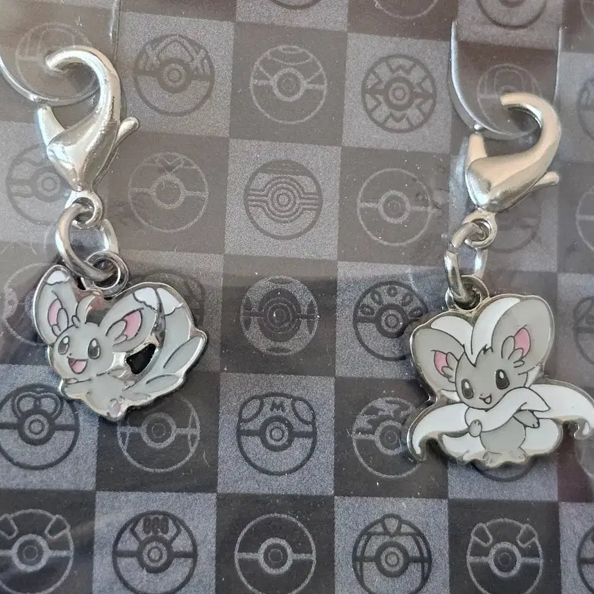 [BUNJANG] Pokemon Center National Pokedex Metal Charm Chirami Chirachino / 포켓몬센터 전국도감 메탈참 치라미 치라치노