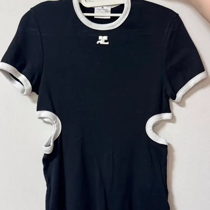 [BUNJANG] Courreges Cut-Out Short Sleeve T-Shirt / 꾸레쥬 Courreges 컷아웃 반팔 티셔츠