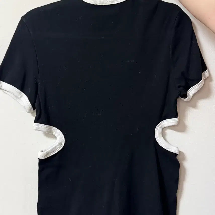[BUNJANG] Courreges Cut-Out Short Sleeve T-Shirt / 꾸레쥬 Courreges 컷아웃 반팔 티셔츠