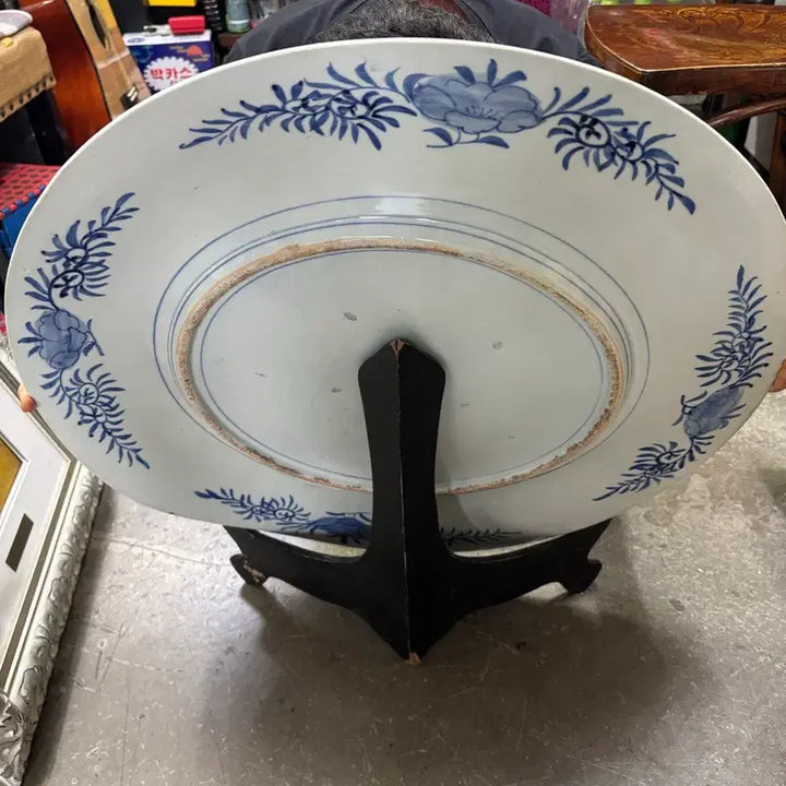 [BUNJANG] Blue and White Porcelain Large Plate with Dragon Motif (Asymmetrical Glaze) / 청화백자 용문 대형 접시 (한쪽어그리)