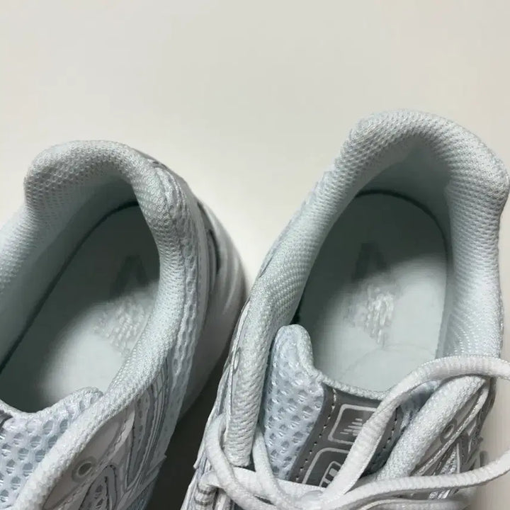 [BUNJANG] New Balance 740 WM2 White Sneakers / 뉴발란스 740 220