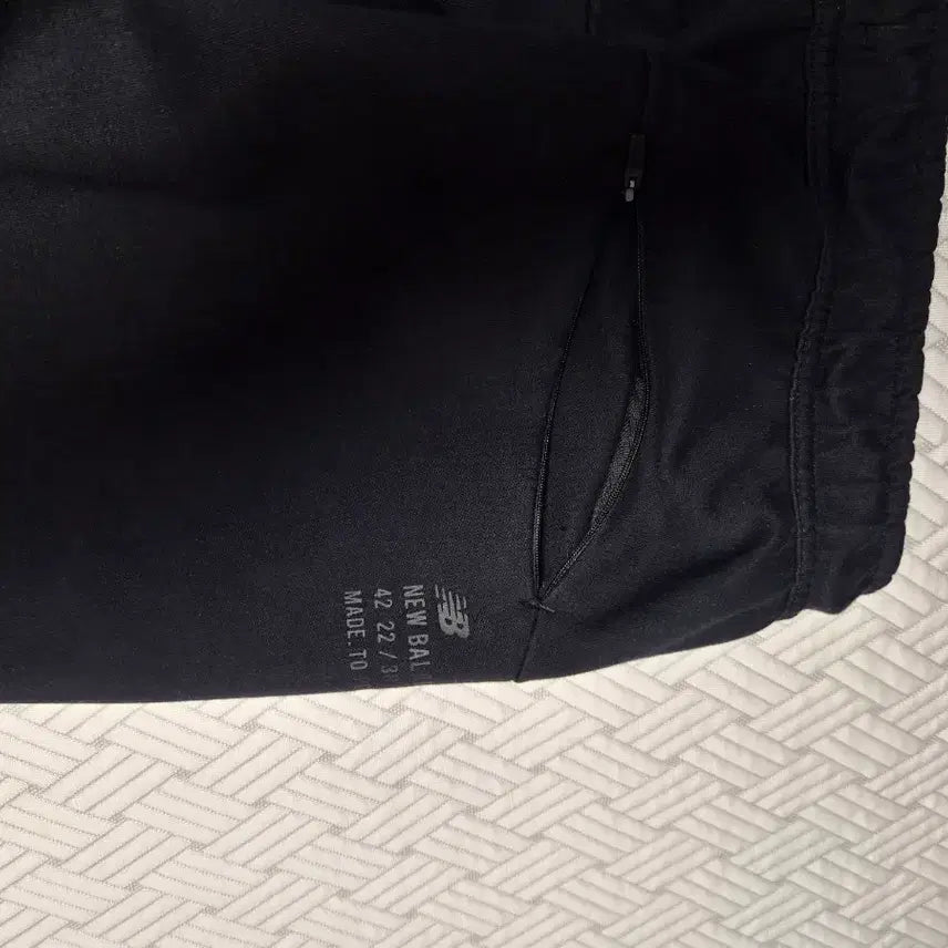 [SOLD OUT] 뉴발란스 블랙 트레이닝 팬츠 L