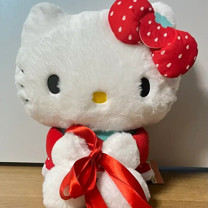 [BUNJANG] Sanrio Hello Kitty Ichigo Strawberry Medium Plush Doll / 헬로키티 이치고 딸기 인형