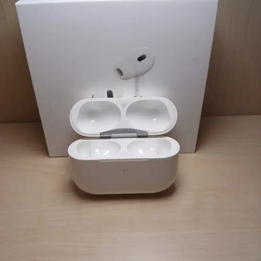 [BUNJANG] Apple AirPods Pro 2nd Generation Charging Case / 애플 에어팟 프로 2세대 본체8핀