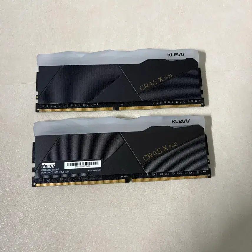 [SOLD OUT] KLEVV DDR4 3200 8G램 두장 총 16GB 판매합니다