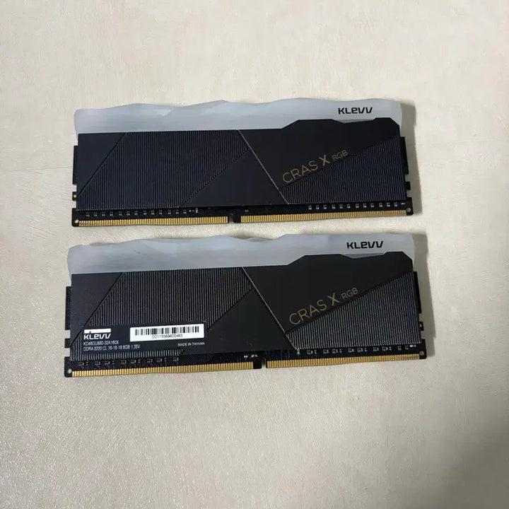 [SOLD OUT] KLEVV DDR4 3200 8G램 두장 총 16GB 판매합니다