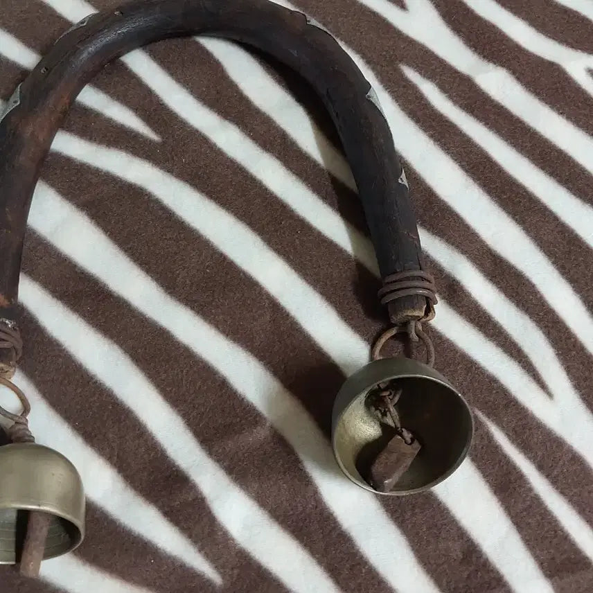 [BUNJANG] Antique Wooden and Metal Cowbell / 만속품  멍 워낭