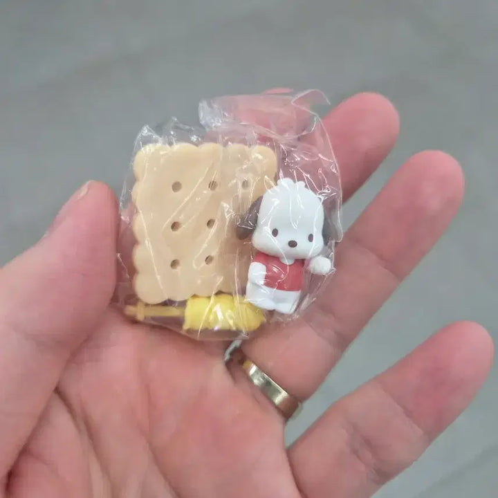[BUNJANG] Sanrio Choco Egg Mini Figures - Pochacco &amp; My Melody / 산리오 초코에그 미니 피규어 팔아요  마멜 1개