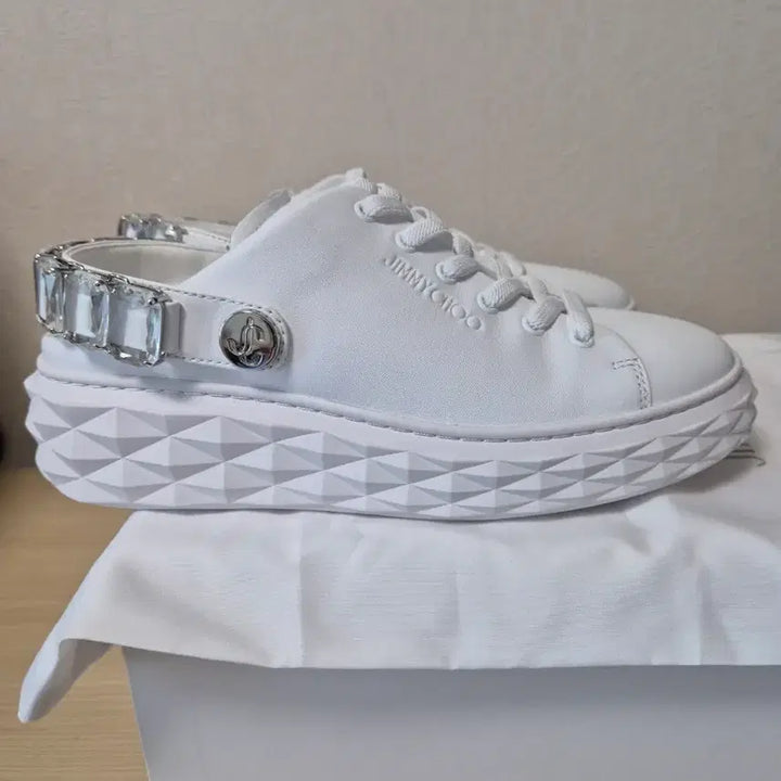 [BUNJANG] Jimmy Choo Diamond Sling Sneakers White Leather / 지미추 다이아몬드 슬링 스니커즈