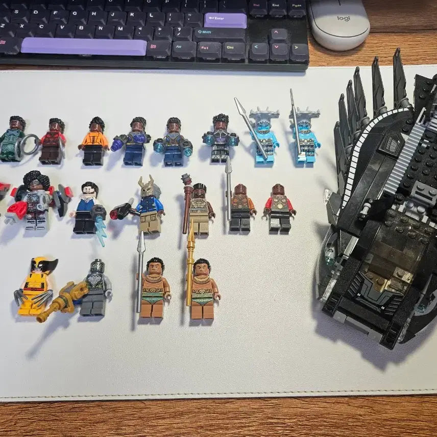 [BUNJANG] LEGO Black Panther Minifigure Set (31 Figures + Bulk) / 레고 블랙팬서 미니피규어 31개 + 벌크 (박스 x, 설명서 O)