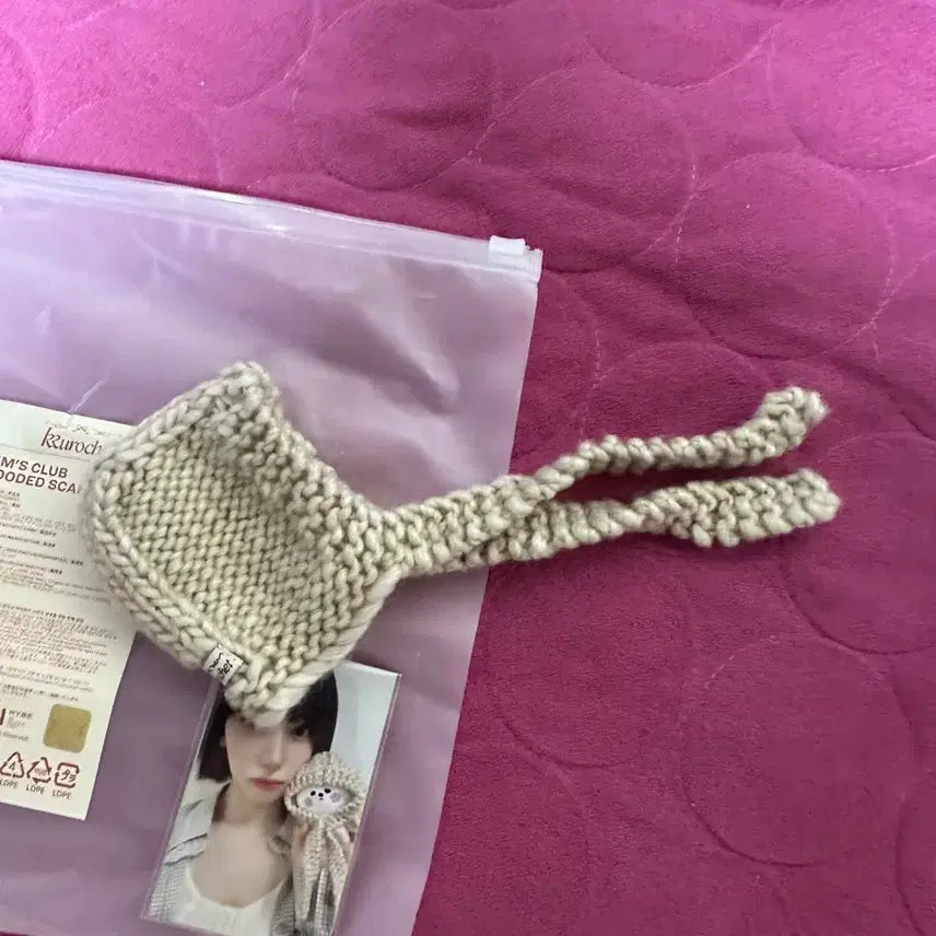 [BUNJANG] LE SSERAFIM Kkureoche Hoodie Scarf + Sakura Photocard / 르세라핌 꾸로셰 핌즈클럽 후드 스카프 + 사쿠라 포카