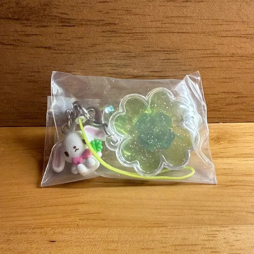 [SOLD OUT] 산리오 헤이세이 시리즈 클로버 키링[시로우사]