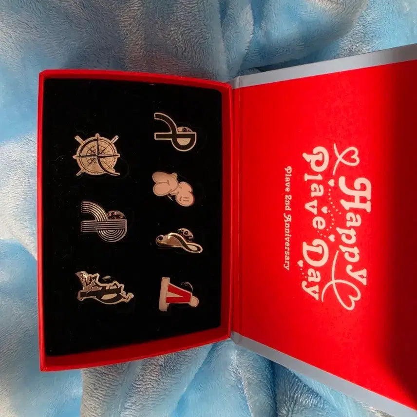 [BUNJANG] PLAVE 2nd Anniversary Badge Set / 플레이브 2주년 뱃지세트 판매