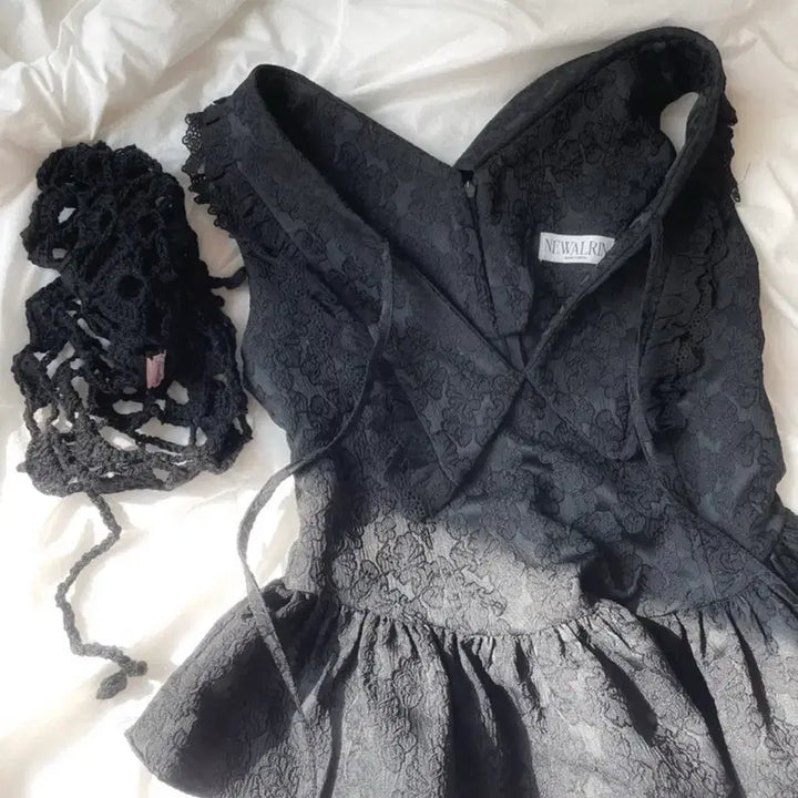 [BUNJANG] Newearl Aerial Lace Frill Blouse / 뉴얼린 Aerial lace frill blouse