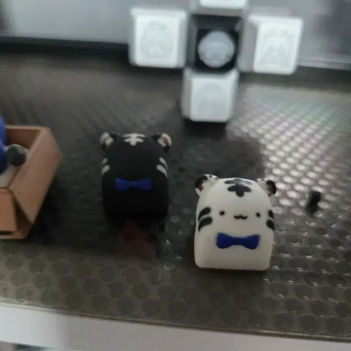 [BUNJANG] Myoya Mini Figure &amp; Artisan Keycap Bundle / 묘야님 미니피규어 및 아티산 키캡