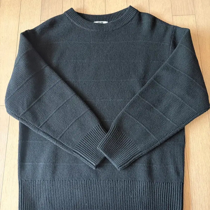 [BUNJANG] Uniqlo U Lambswool Crewneck Sweater Black M / 유니클로 유니U 램스울 니트 스웨터 블랙 M 판매