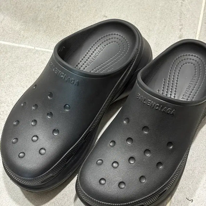 [SOLD OUT] [W39] 발렌시아가 x 크록스 뮬 블랙