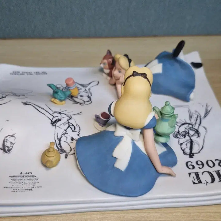[BUNJANG] Disney Alice 50th Anniversary Figurine / (바로배송가능)디즈니 앨리스 50주년 피규어 피겨린