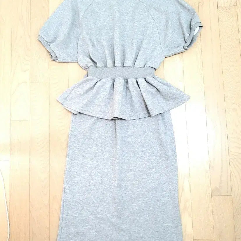 [SOLD OUT] 멜란지 그레이 쭈리 반팔 스커트 세트(~66사이즈)