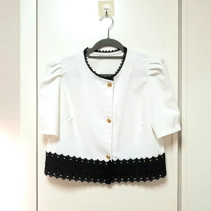 [SOLD OUT] 퍼프 레이스 배색  자켓(~66사이즈)