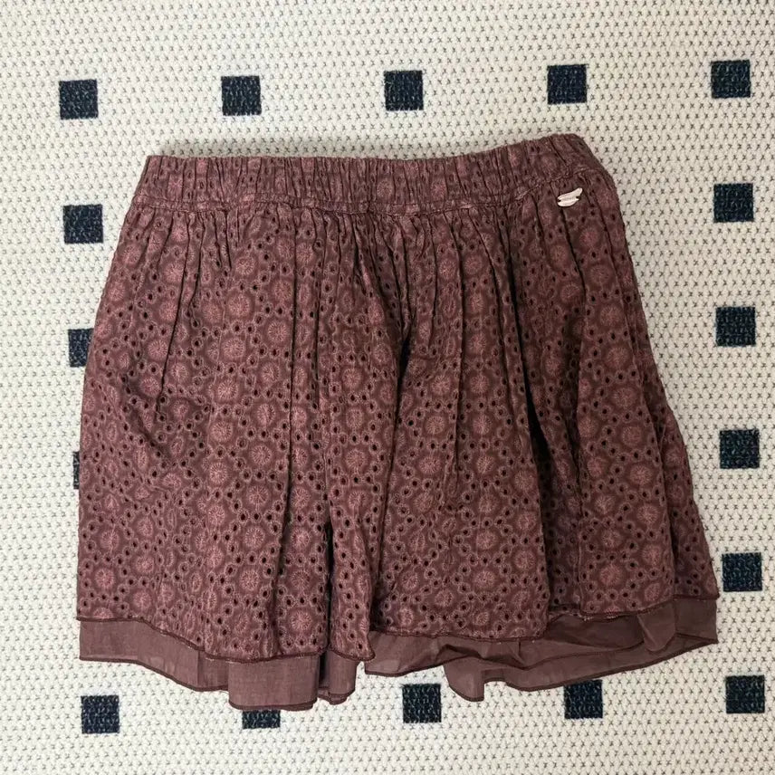 [BUNJANG] Coyseio Flower Punching Skirt Burgundy / Coyseio 코이세이오 플라워 펀칭 스커트 버건디