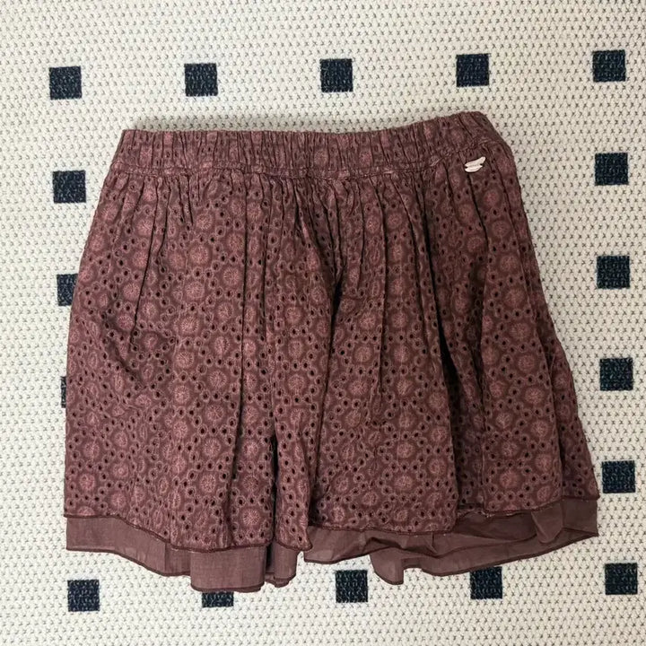 [BUNJANG] Coyseio Flower Punching Skirt Burgundy / Coyseio 코이세이오 플라워 펀칭 스커트 버건디