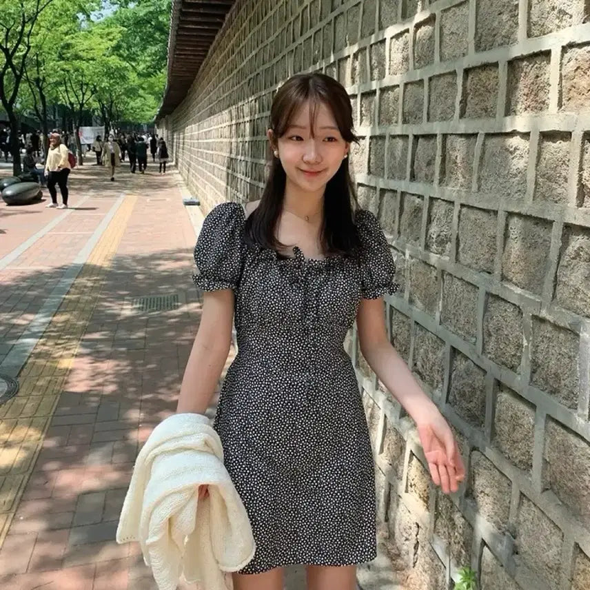 [SOLD OUT] 플라워 셔링 미니 원피스