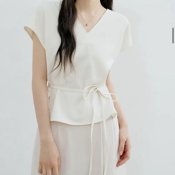 [BUNJANG] Mebi Coi Blouse (Cream) - New Condition / (새상품) 메비 코이블라우스(크림)