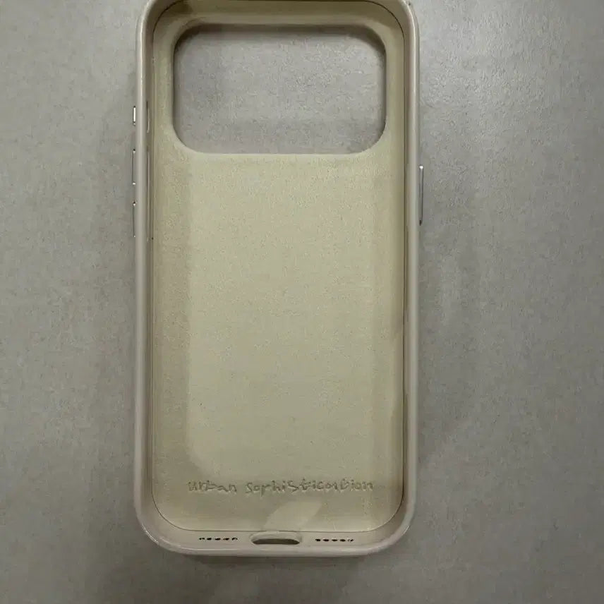 [BUNJANG] Urban Sophistication iPhone 17 Pro Puffer Case Oatmeal / 어반소피스티케이션 아이폰17프로 푸퍼케이스 오트밀크