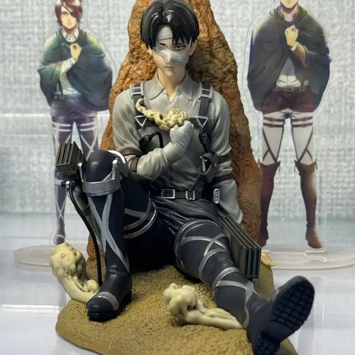[BUNJANG] Attack on Titan Levi Ichiban Kuji C Prize Acrylic Stand and Can Badge Set / 택포13.5))진격의 거인 리바이 제일복권 C상