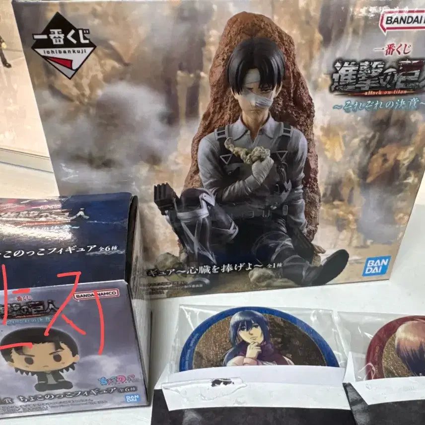 [BUNJANG] Attack on Titan Levi Ichiban Kuji C Prize Acrylic Stand and Can Badge Set / 택포13.5))진격의 거인 리바이 제일복권 C상