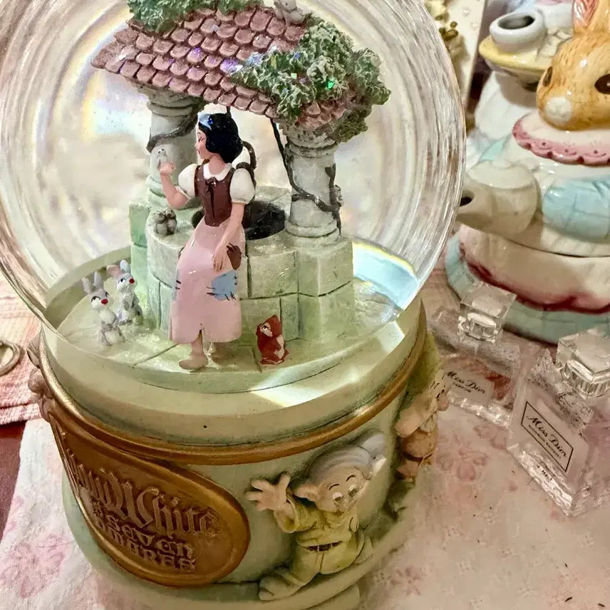 [BUNJANG] Vintage Disney Snow White and the Seven Dwarfs Snow Globe (No Music Box) / 빈티지 디즈니 백설공주와 일곱난쟁이 스노우볼(오르골 없음)