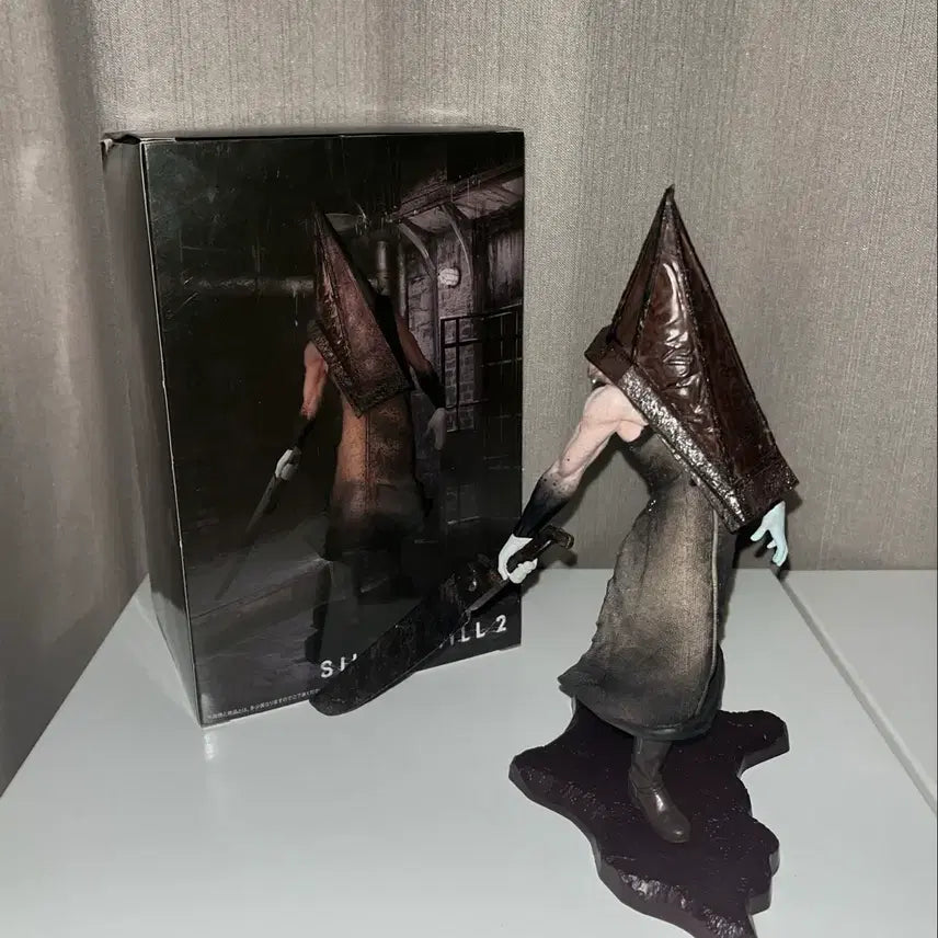 [BUNJANG] Silent Hill Pyramid Head Figure / 사일런트힐 삼각두 피라미드헤드 피규어