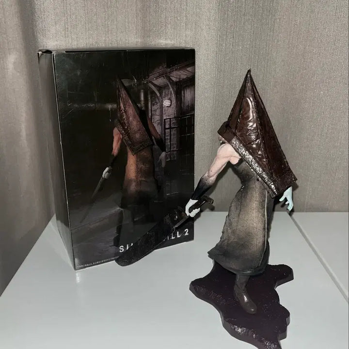 [BUNJANG] Silent Hill Pyramid Head Figure / 사일런트힐 삼각두 피라미드헤드 피규어