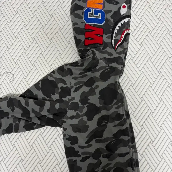 [SOLD OUT] 급처) 베이프 컬러 카모 샤크 풀집업 후드 블랙