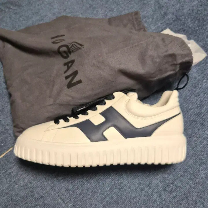 [SOLD OUT] 호간 H-스트라이프 스니커즈 화이트 블랙