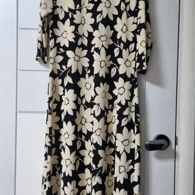 [BUNJANG] Black White Flower Pattern Long Dress / 블랙 화이트 플라워 패턴 롱 원피스F