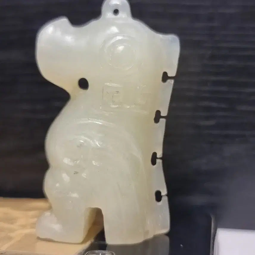 [BUNJANG] Ancient Jade Carving of Mythical Beast, Possibly Ming or Qing Dynasty / 백옥 신수 조각품 고대옥기 추정